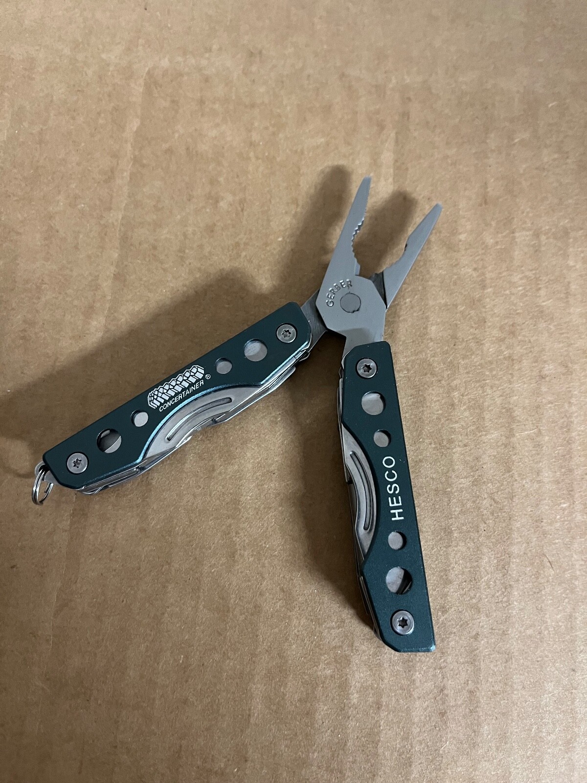 NEW Gerber Clutch Mini Multitool Keychain GREEN Pliers, tool
