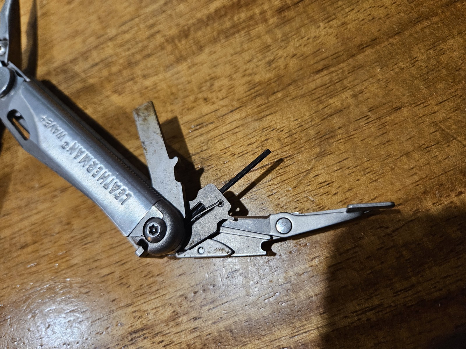 Leatherman Wave Plus + Multi-Tool! FAST SHIPPING! SILVER WITH SHEATH!