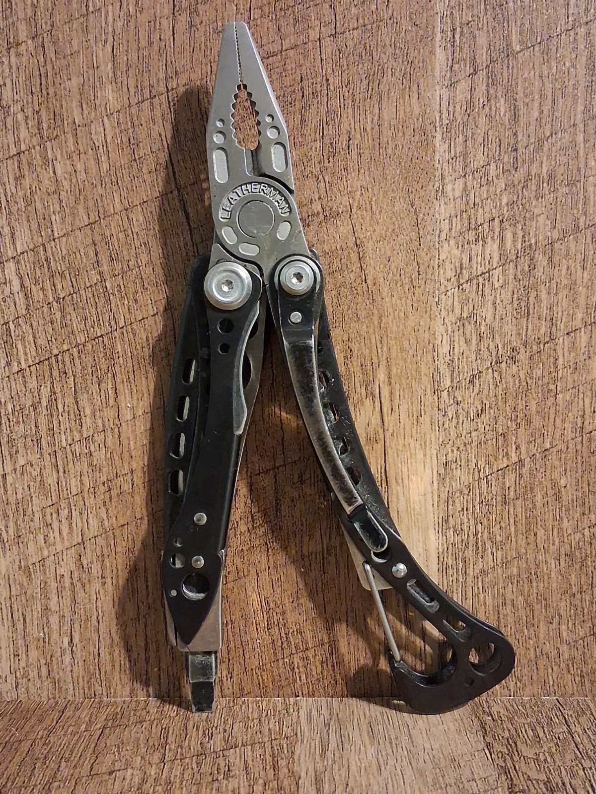 Leatherman Skeletool CX Black 7-in-1 Multi-Tool – Good/Clean/Sharp/Oiled