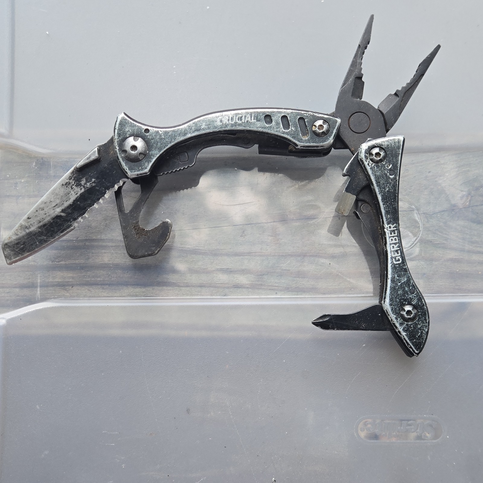 Gerber Crucial 9-in-1 Multi-Tool Pliers, 2.25″ Serrated Knife, Silver/Black