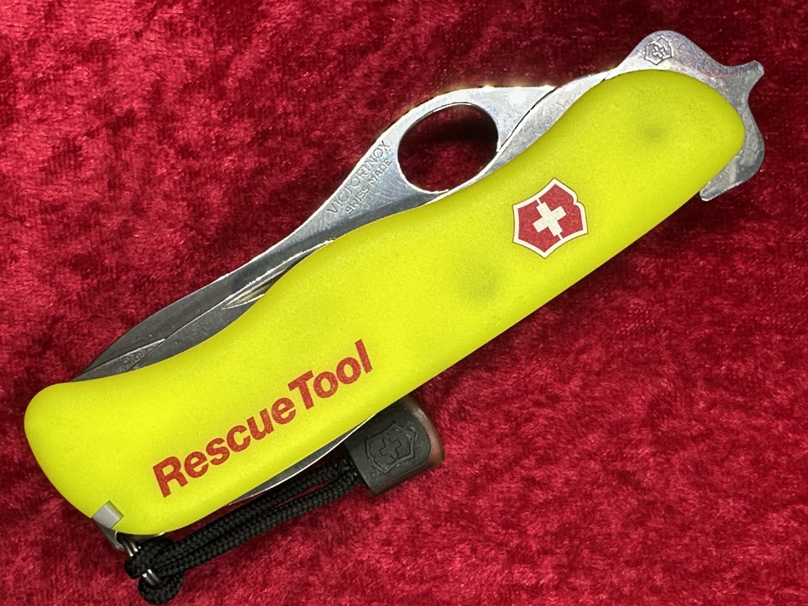 Victorinox RescueTool StayGlow Handle Large Swiss Army Knife 111mm 11 Tool (642)