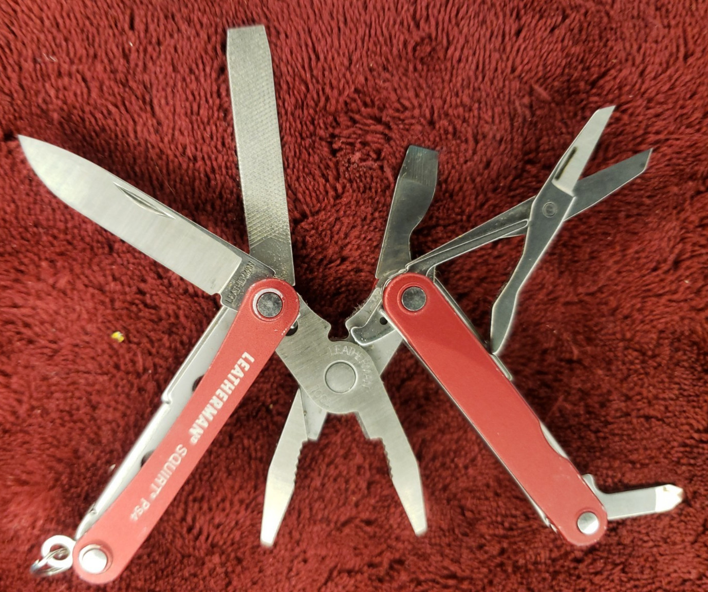 🔴 Leatherman Squirt PS4 Multi-Tool Red