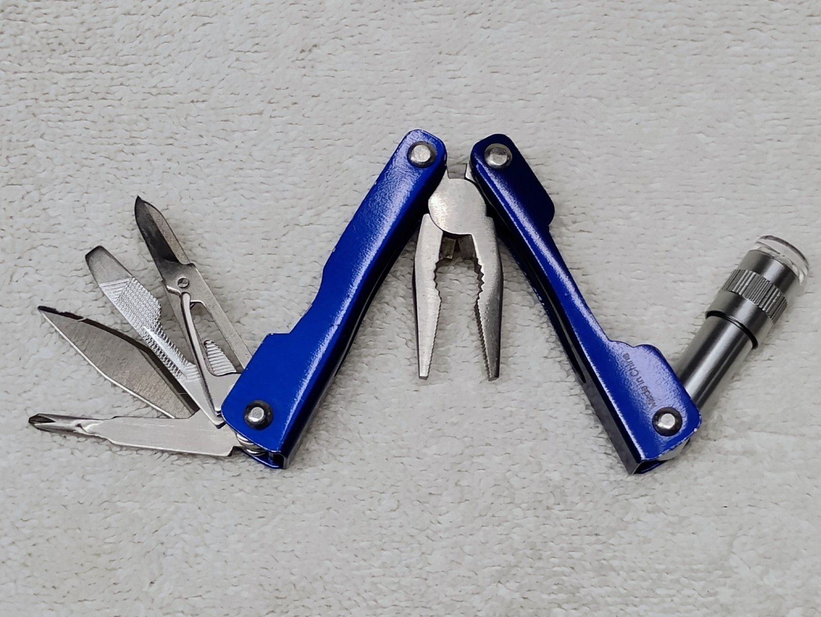 Brookstone Pocket Knife Multi 7+ Function Tool Led Light Key Compact Mini Pliers