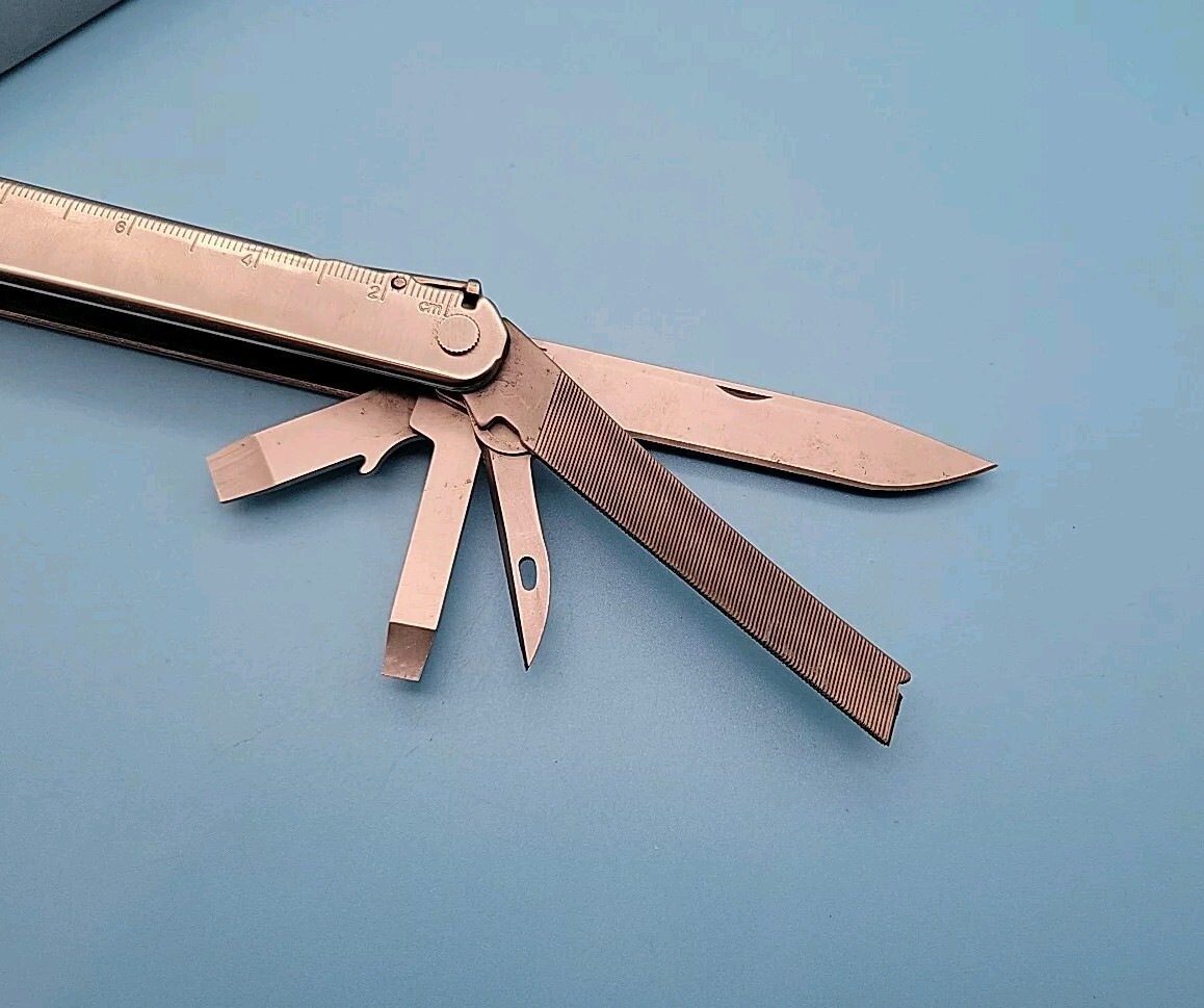 Leatherman Core Multi-Tool Dated 2006 – Pliers, Knife – Silver * RETIRED *
