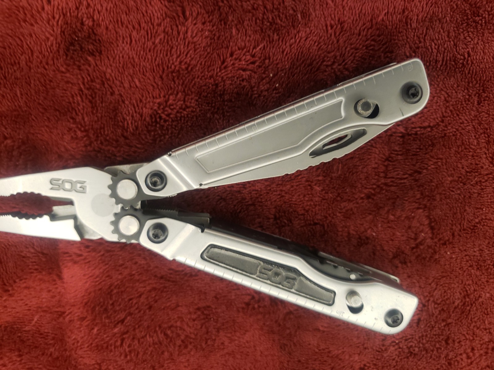 Retired SOG PowerPlay Knife Pliers Multi Tool