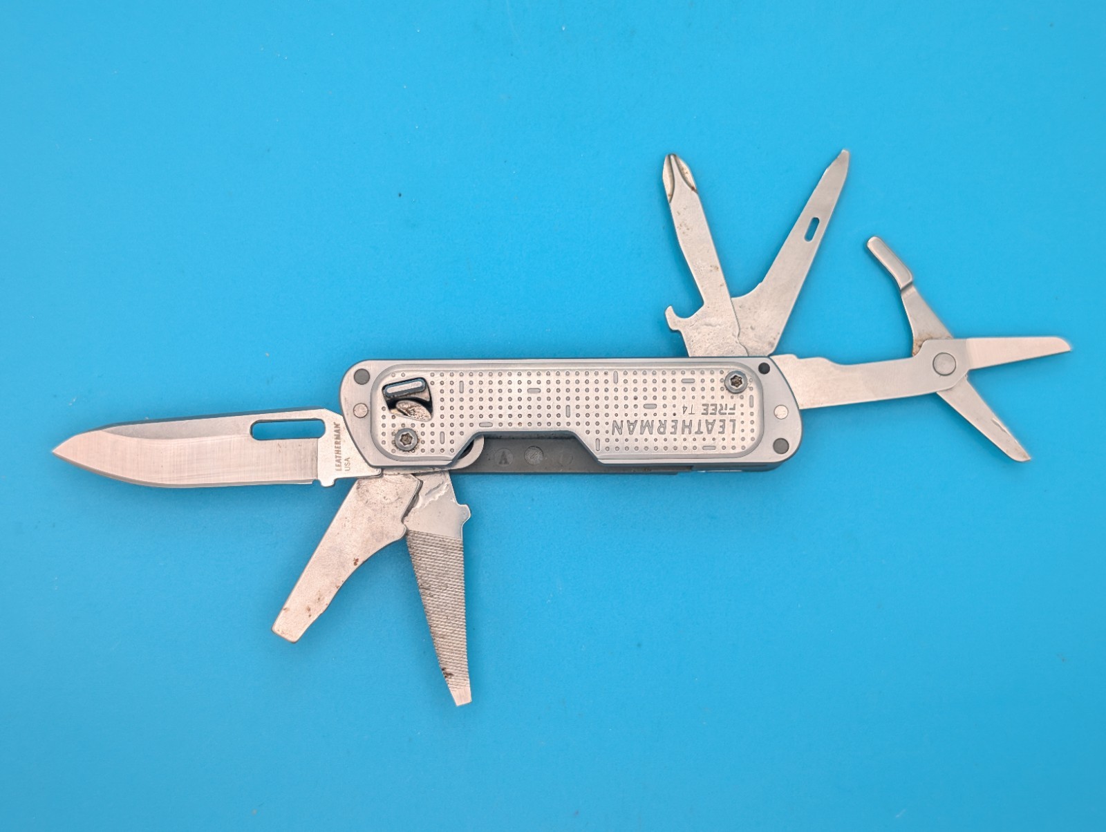 Leatherman FREE T4 Pocket Knife Multi-tool! Stainless! RETIRED!