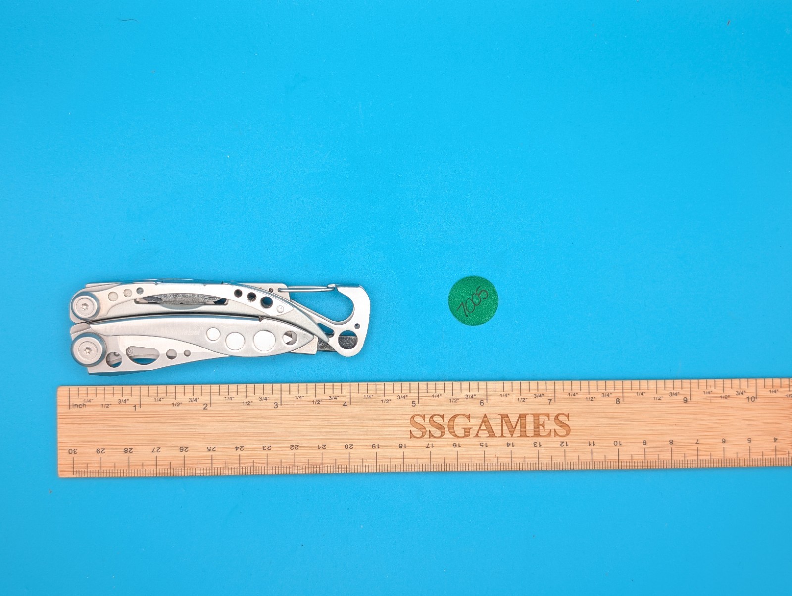 LEATHERMAN Skeletool Multi Tool – Combo Edge Blade Knife Pliers Carabiner!!!