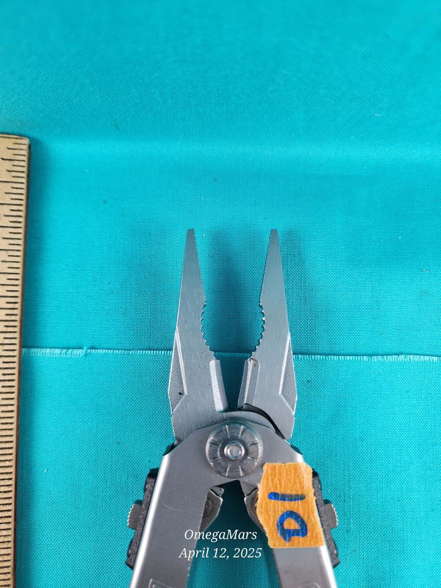 Gerber Multi-Plier Diesel #D1 Looks and feels brand new, w/sheath