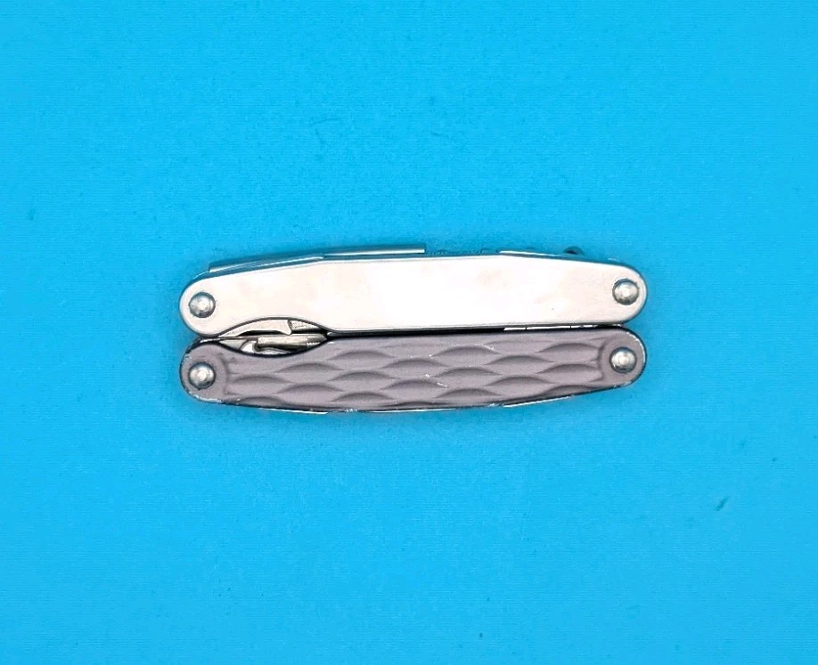 Leatherman Juice C2 Gray Multi Tool! RETIRED!