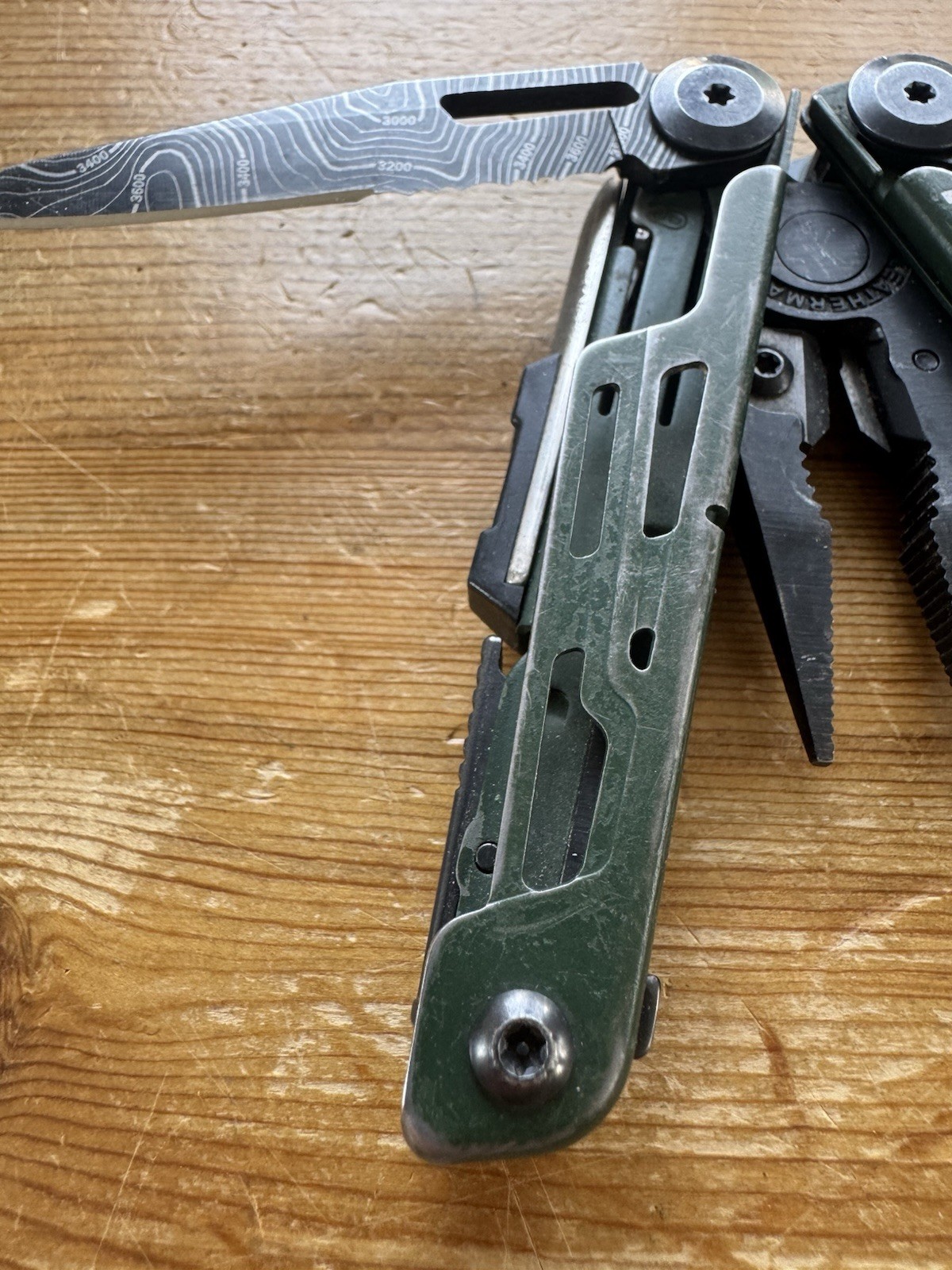 Leatherman Signal Multi-Tool Topo Green