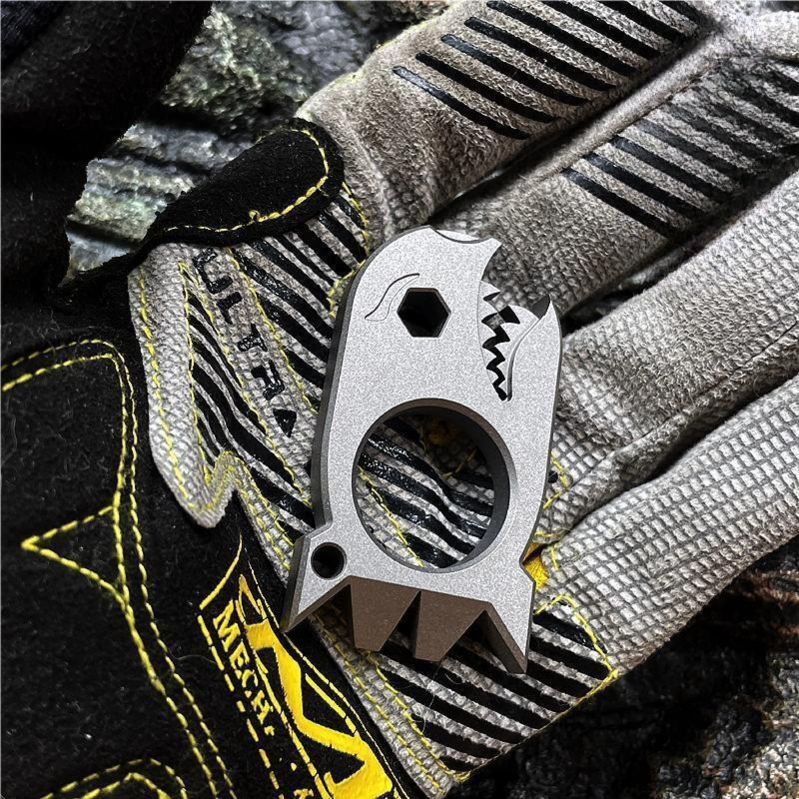 EDC Mini Titanium Alloy Keychain Multi Tool Pocket Pry Bar Crowbar Opener Cutter