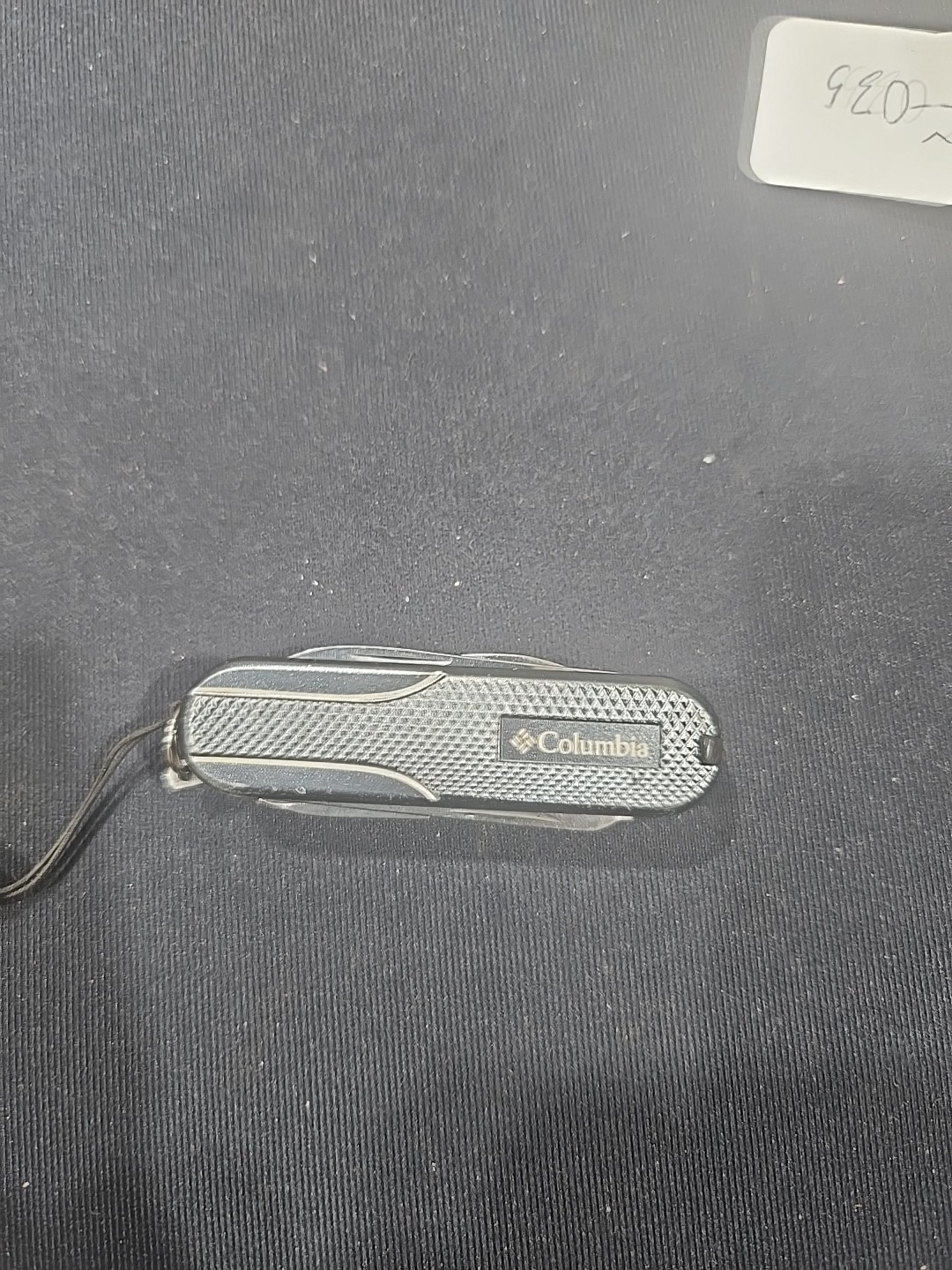 COLUMBIA 6-Function Pocket Tool- Knife -Scissors- LED Flash-Light needs battery