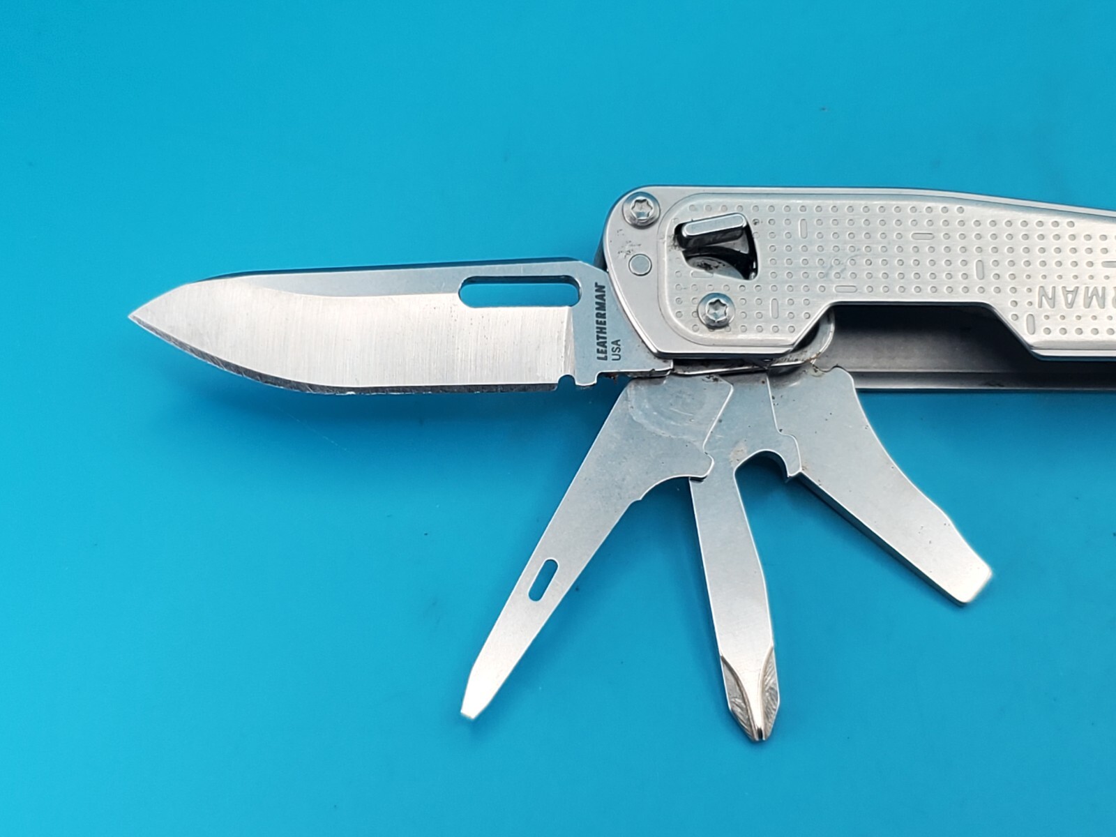 Leatherman FREE T2 Pocket Knife Multi-tool!