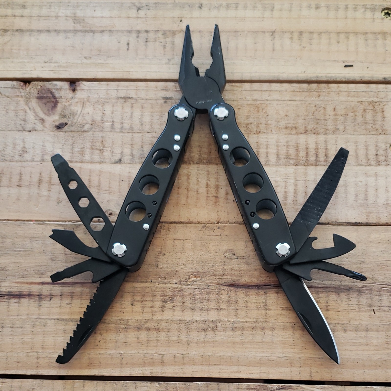 Smith & Wesson SW1010 13-in-1 Stainless Multi-Tool Pliers Knife Saw File