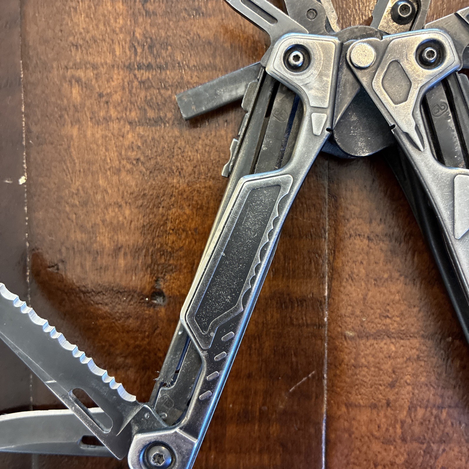 Leatherman OHT Multi-Tool Knife Discontinued 11/17 – Silver / Black – Very Good