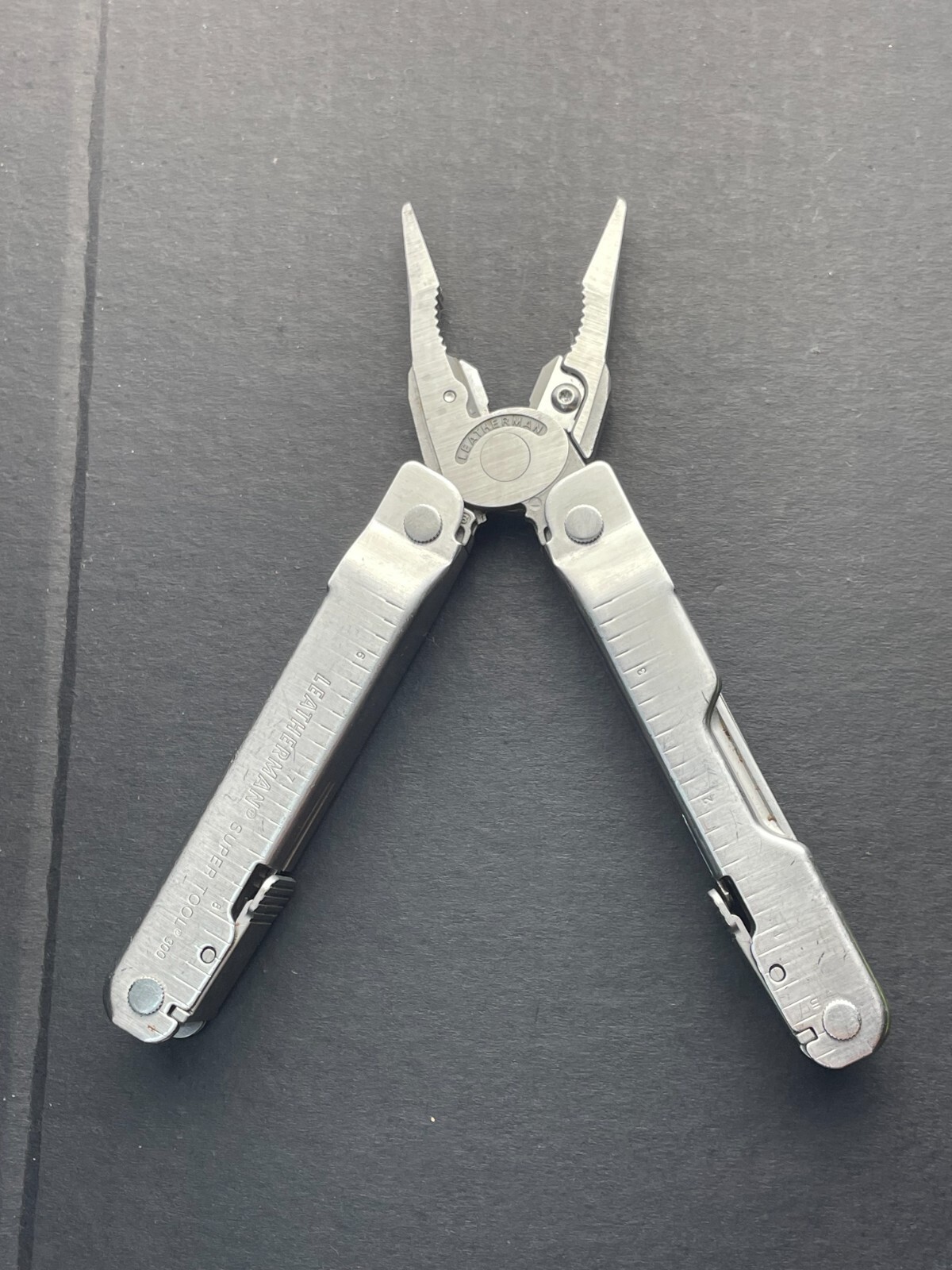 Leatherman Super Tool 300 Multi-Tool Supertool Pocket Knife Pliers File Saw