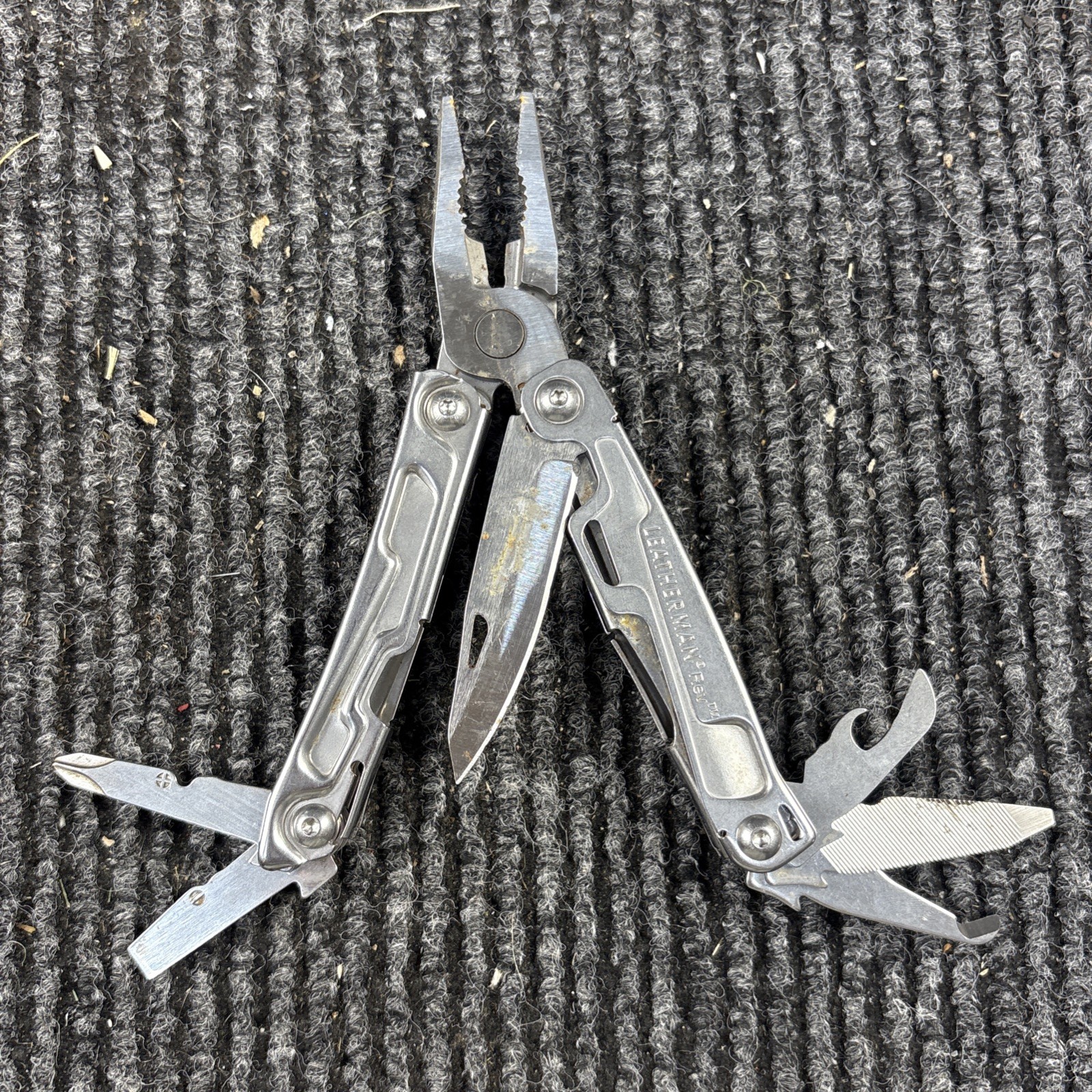 Leatherman Rev 3.8″ Multi-Tool, Stainless! USED (054)