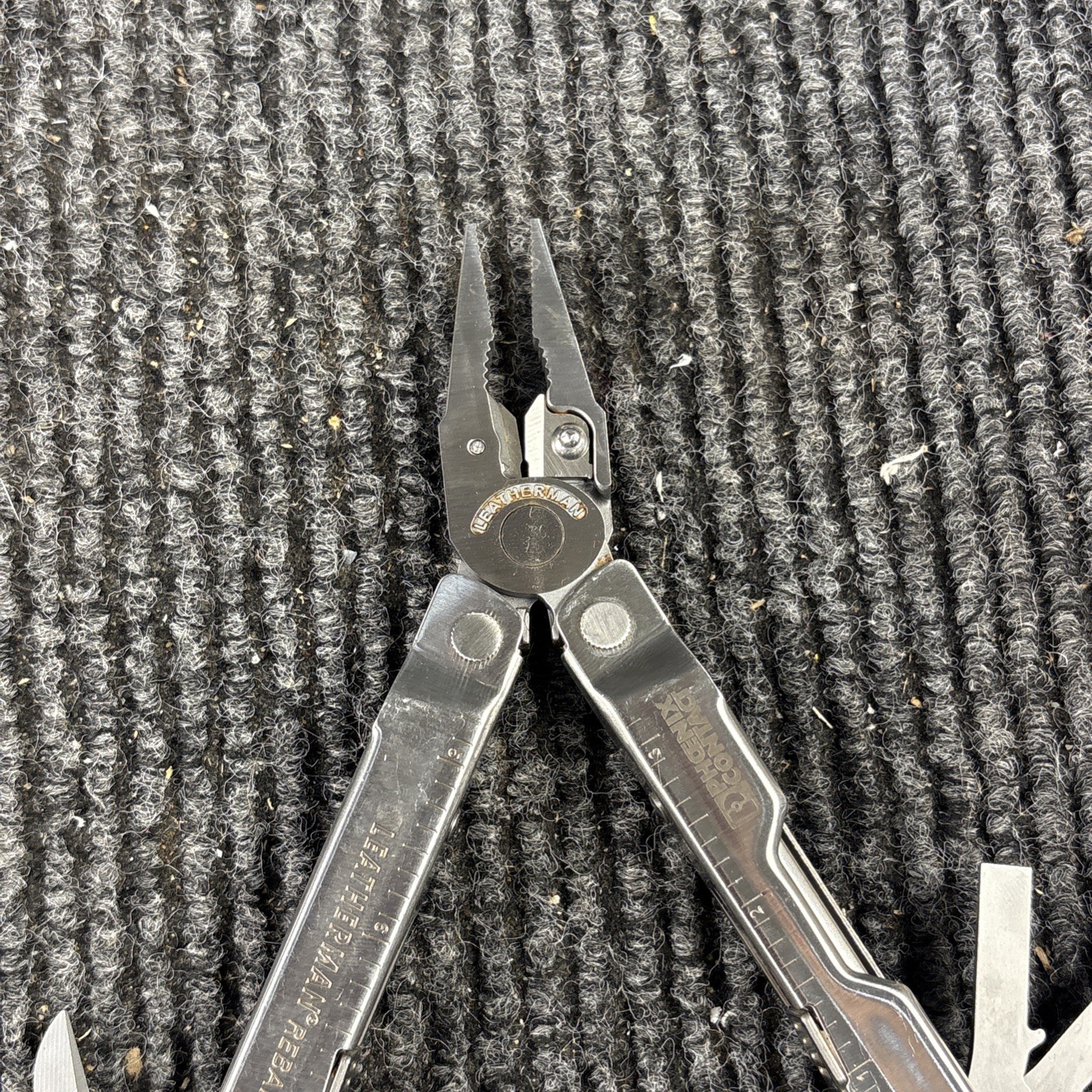 Leatherman REBAR Multi-Tool (084)