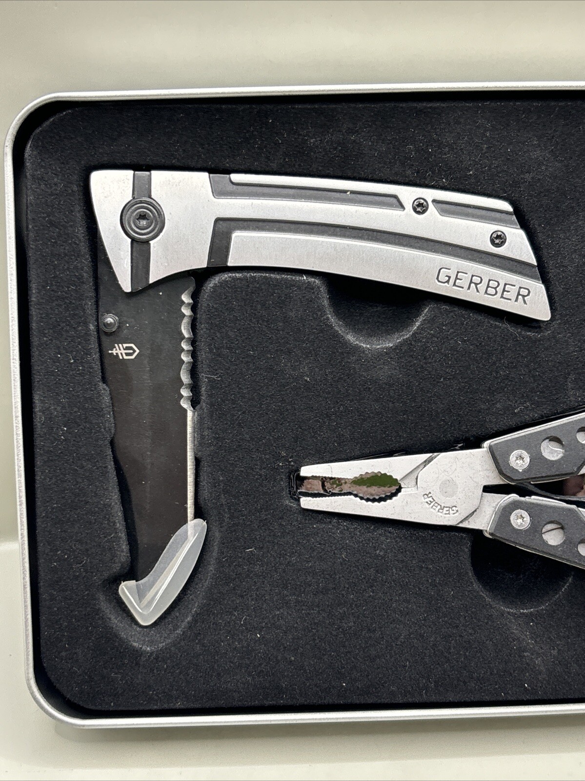 Gerber Traverse Serrated Edge Knife & Clutch Mini Multi Tool Combo Novelty Gift