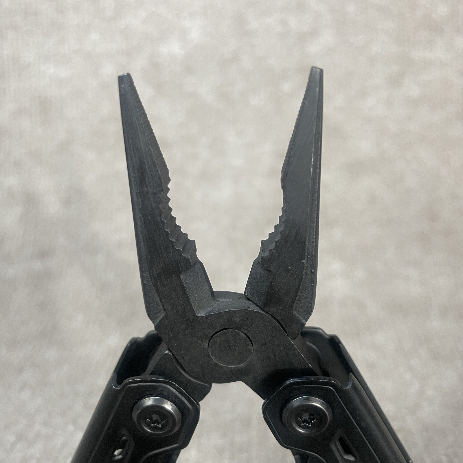 Gerber Truss Needle Nose Pliers Multi-Tool 17-in-One in Black 31-003884