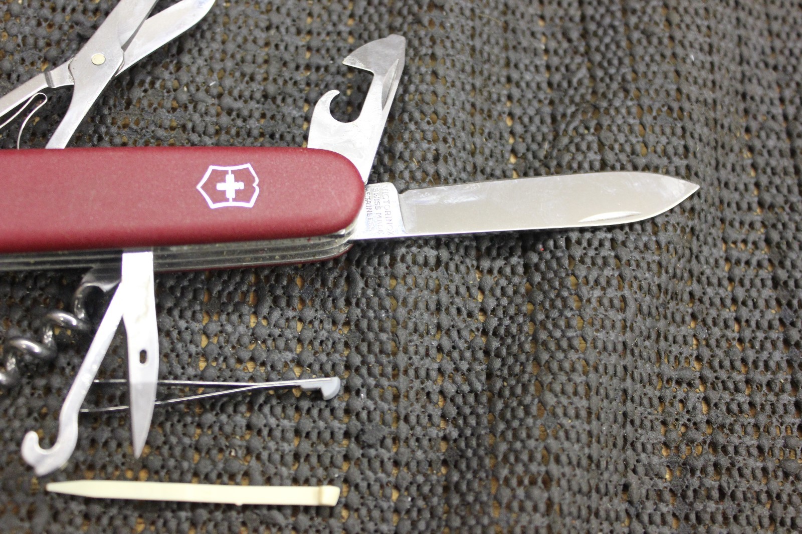 Victorinox Stainless Swiss Army Knife -officier suisse 10 function RED #770
