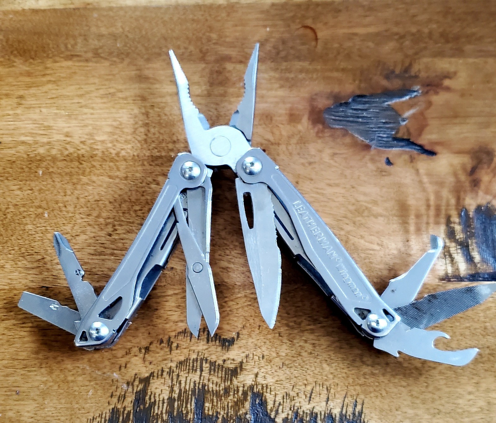 Leatherman Wingman Multi Tool Pliers, Knife, Scissors, Stainless Steel 14 tools