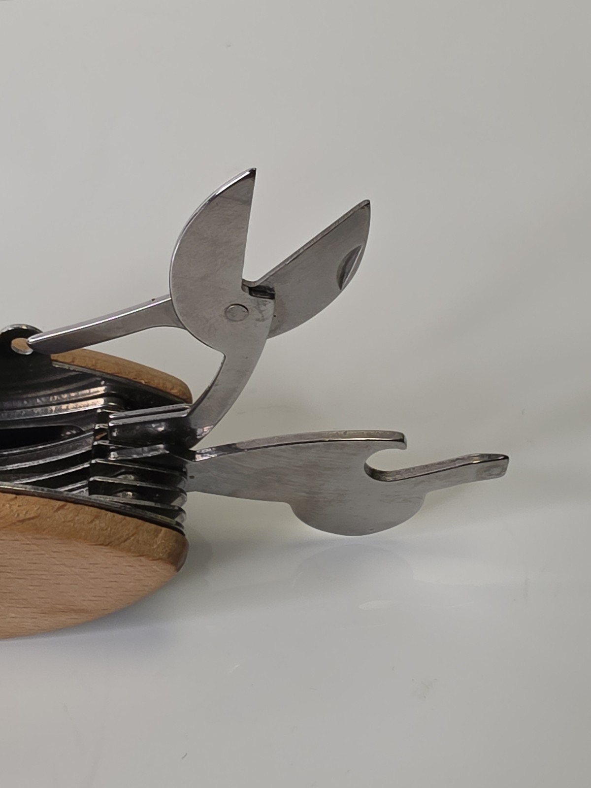 Crab Multi-Tool by Kikkerland