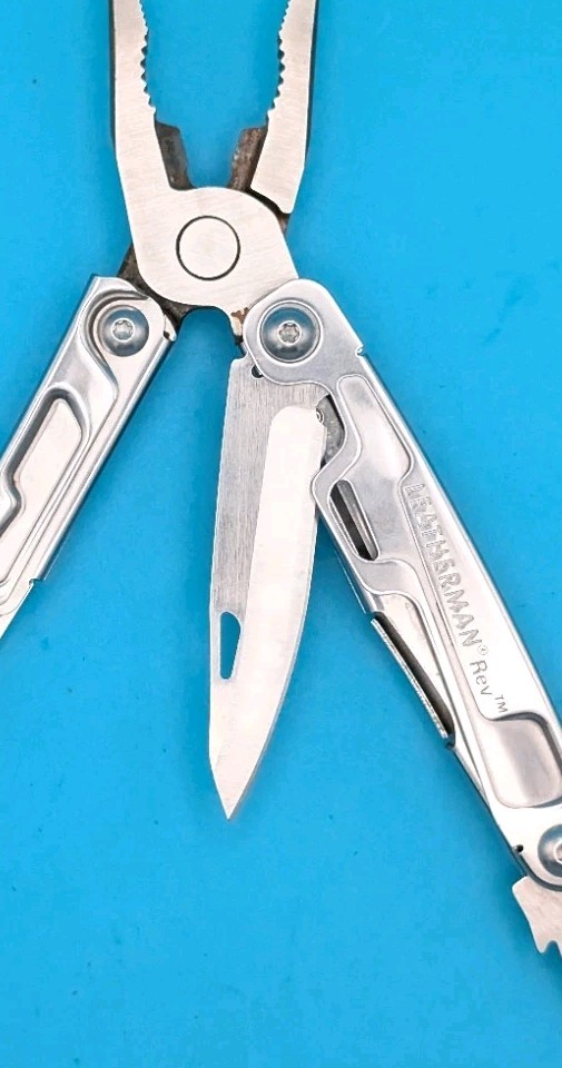 Leatherman Rev 3.8″ Multi-Tool, Stainless! *SOME RUST ON ITEM*