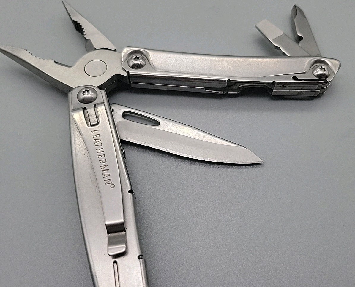 Leatherman Bolster Multi Tool – Pliers, Knife, File, Screwdrivers, Can Opener