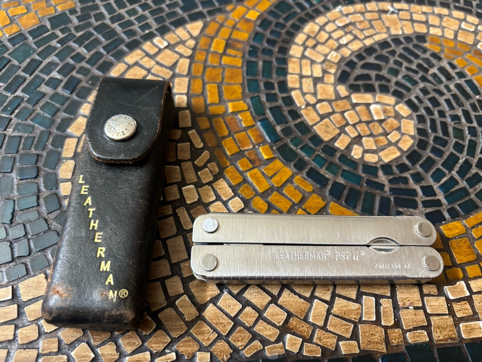 Leatherman Pocket Survival Tool PST ll Multi-Tool with Sheath Portland OR USA