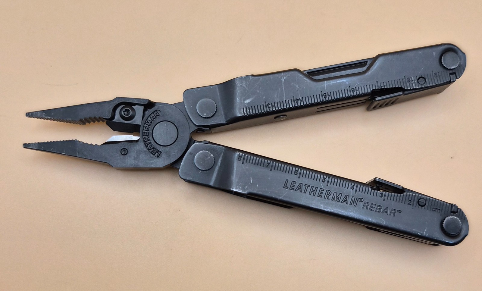 Leatherman REBAR Multi-Tool Black Oxide, includes Sheath – Good Condition (011)