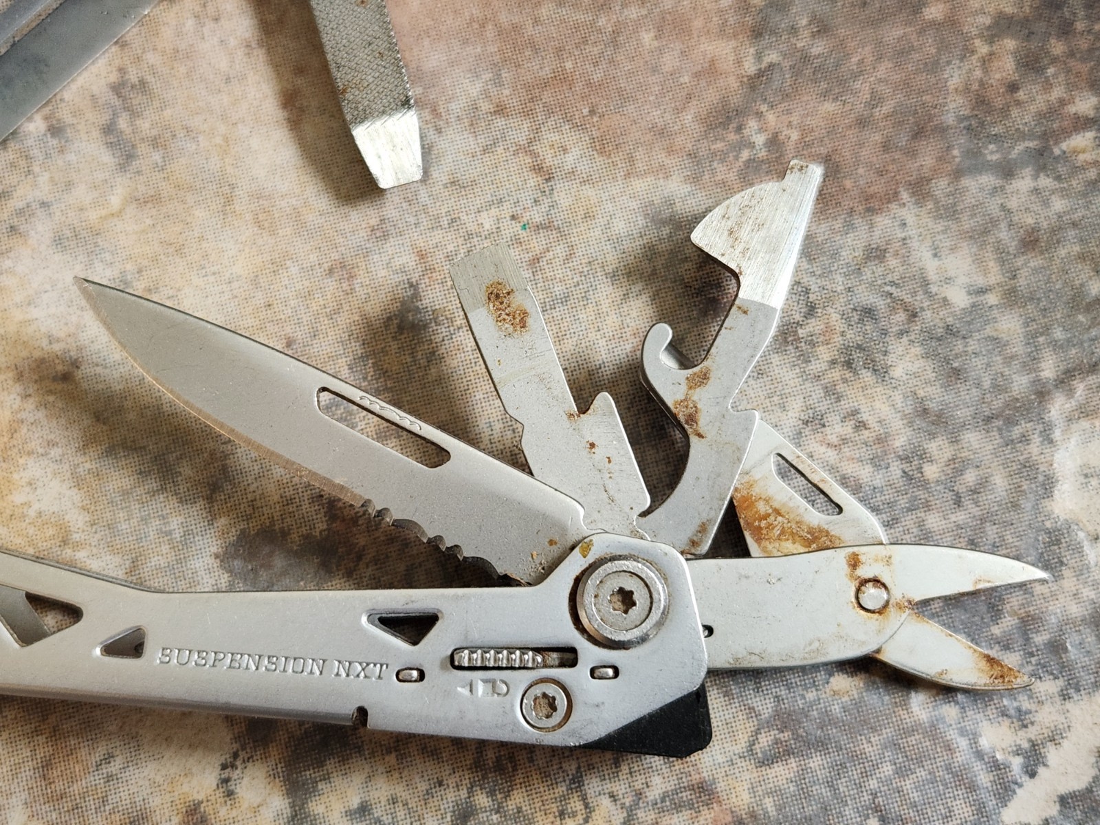 Gerber Suspension NXT 15-in-1 Pocket Multi-Tool Knife Pliers Screwdriver Cutters