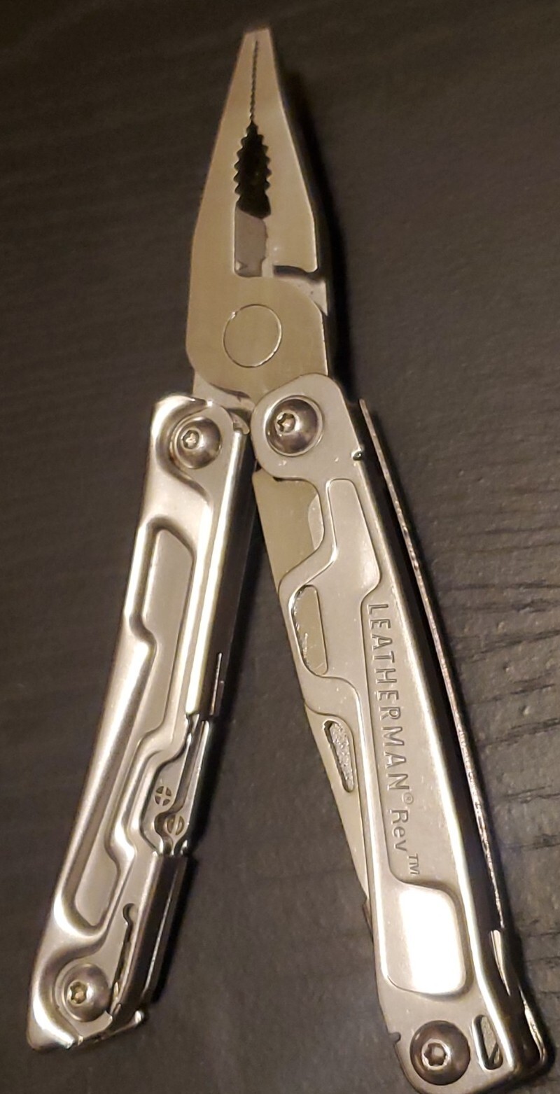 LEATHERMAN REV MULTI-TOOL IS IN MINT CONDITION 024