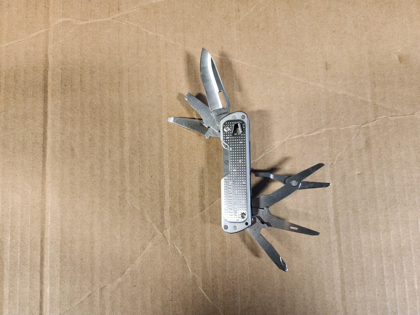 Leatherman FREE T4 Pocket Knife Multi-tool! Stainless! D RETIRED! Discontinued!