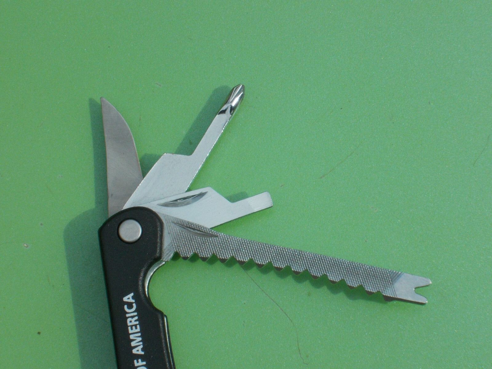 HANDYMAN CLUB OF AMERICA FOLDING KNIFE 9 MULTI TOOL PLIERS WIRE STRIPPERS SAW