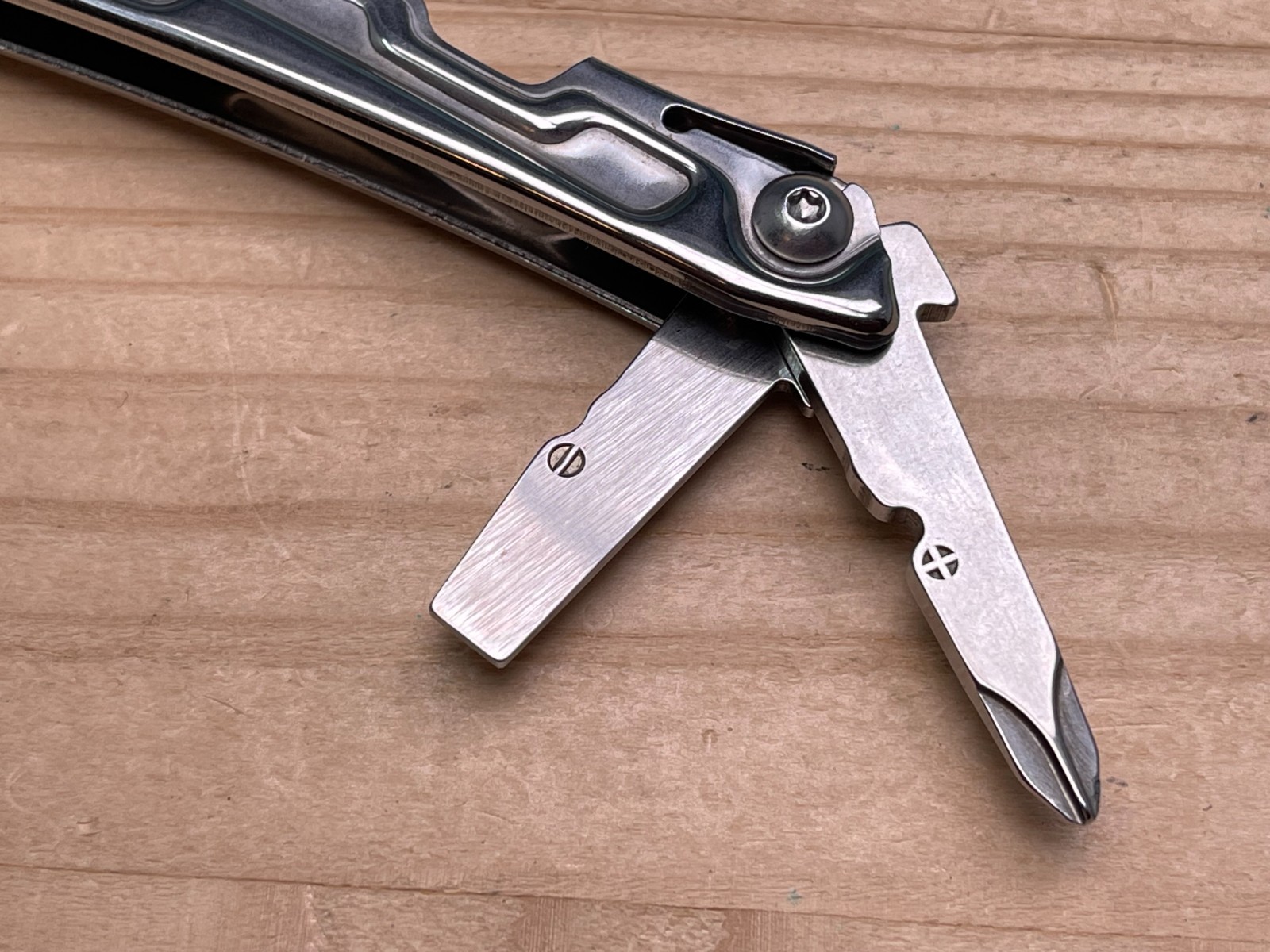 Leatherman Bolster Folding Multi-tool Knife Plier