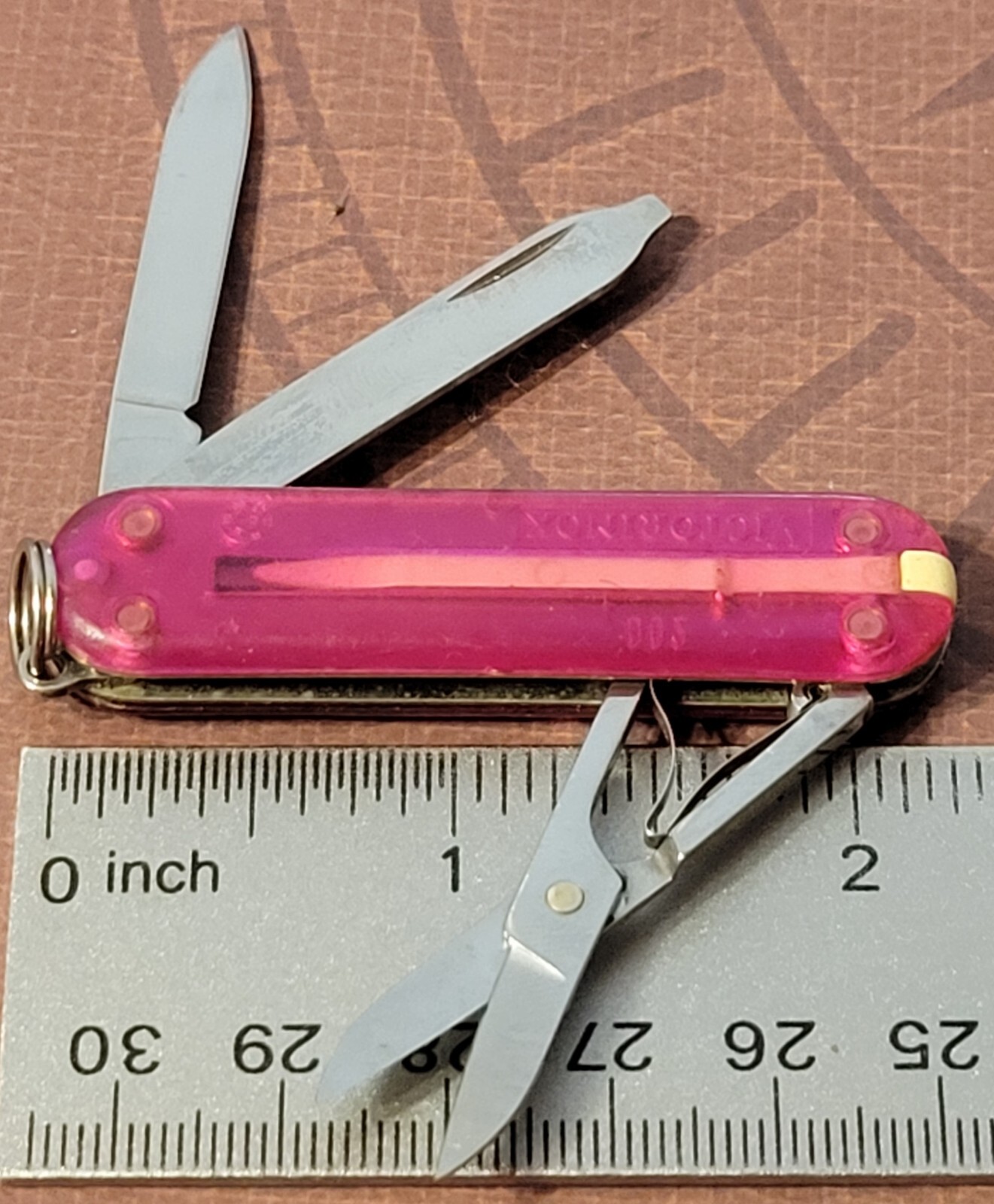 Victorinox Knife Switzerland Swiss Army Sak 58mm Classic SD Translucent Pink