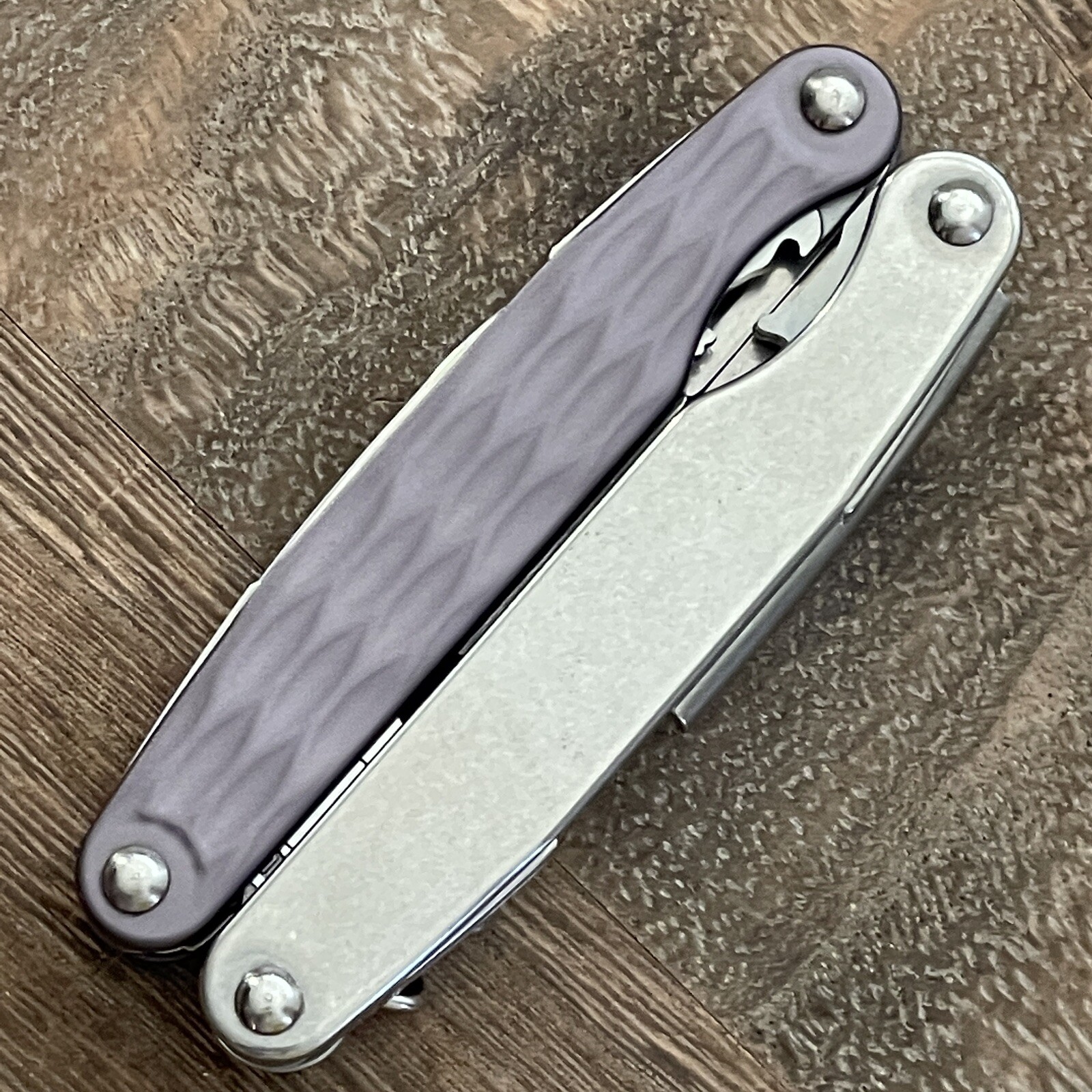 Leatherman Juice C2 Granite Grey multitool w/premium nylon sheath. Discontinued