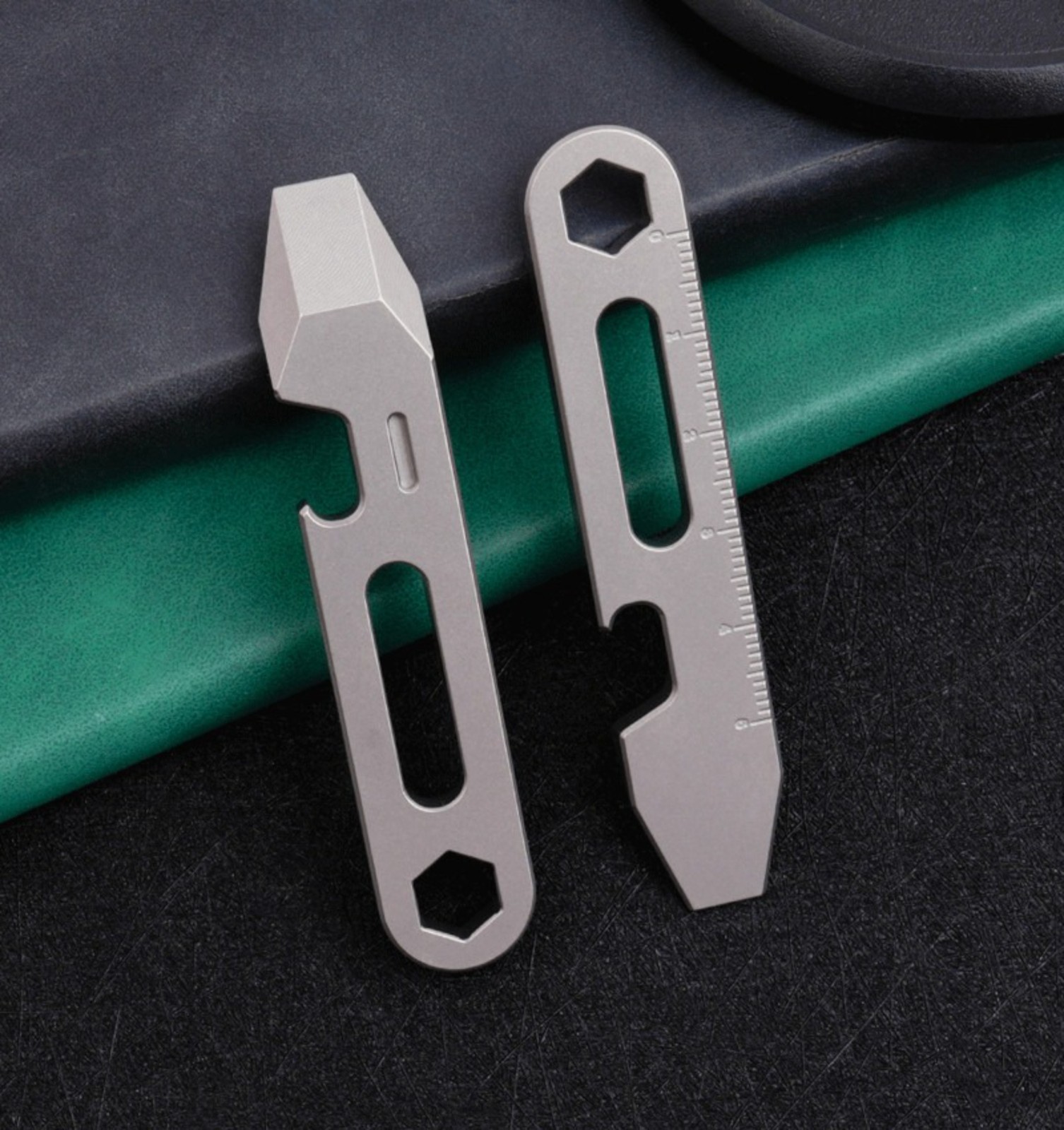 1PC Mini Titanium Alloy Keychain Pry Bar Crowbar Opener EDC Outdoor Multi Tools