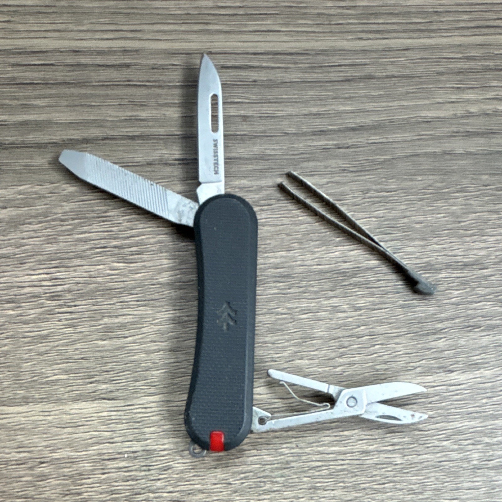 SwissTech Listig Multi-Function Pocket Key Ring Knife Plain Edge Blade.