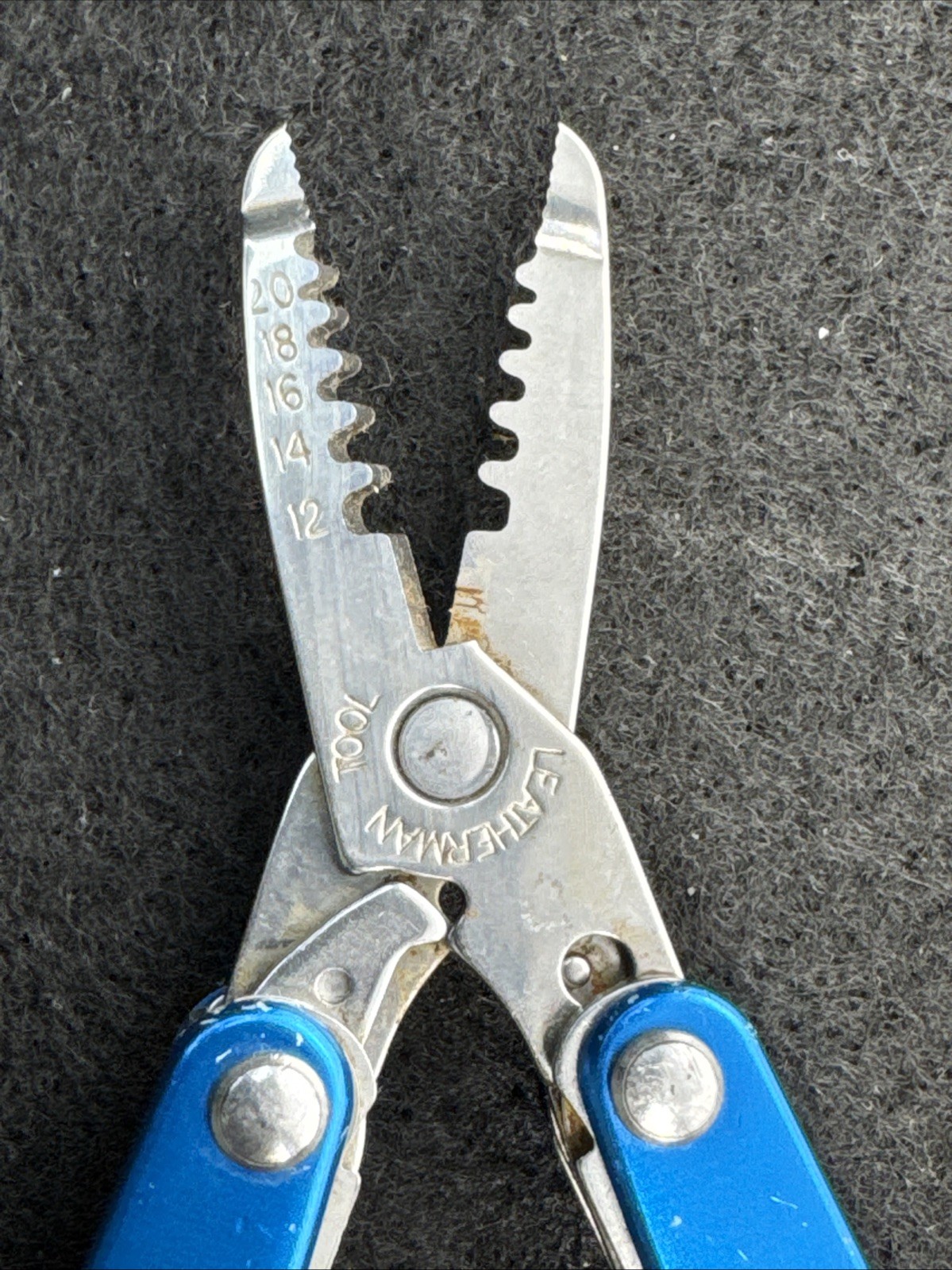 Leatherman Squirt E4 Multi-Tool w/Wire Strippers Blue