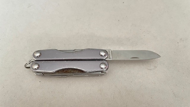 Leatherman Squirt P4 Vintage Gray Multi Tool Pliers,Knife,Keychain – Great