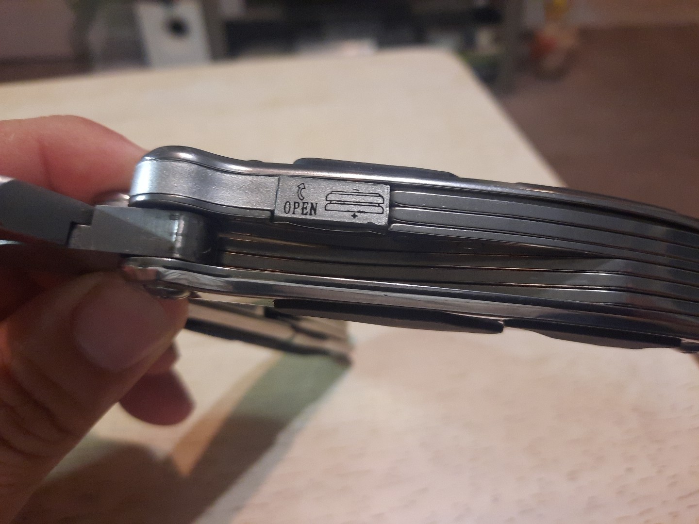 BLUE POINT BLPMT12 Multitool w/LED Work Light