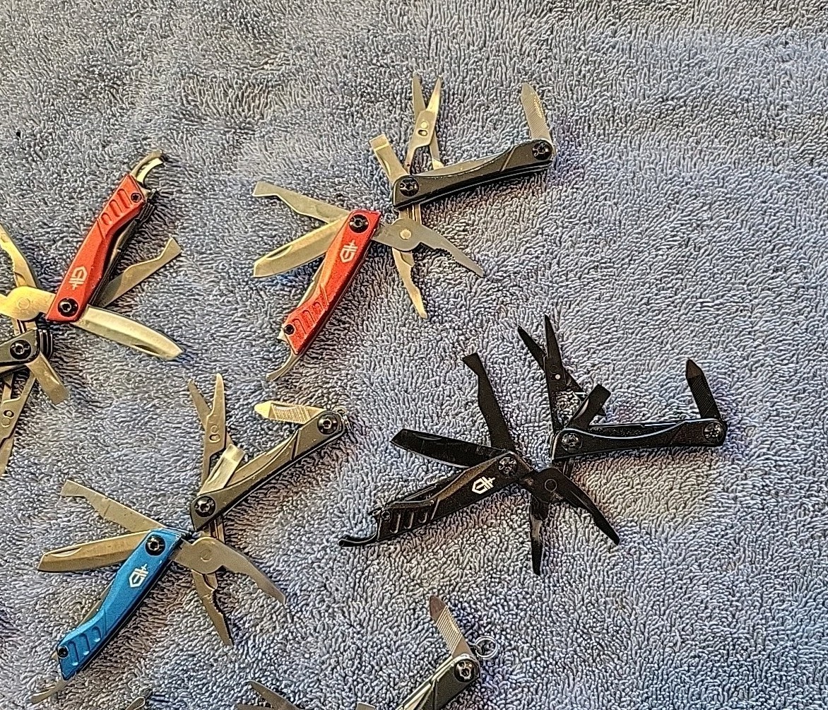 Gerber Dime Mini Keychain Multi-Tool – LOT OF 8 – Knife – Pliers – Scissors
