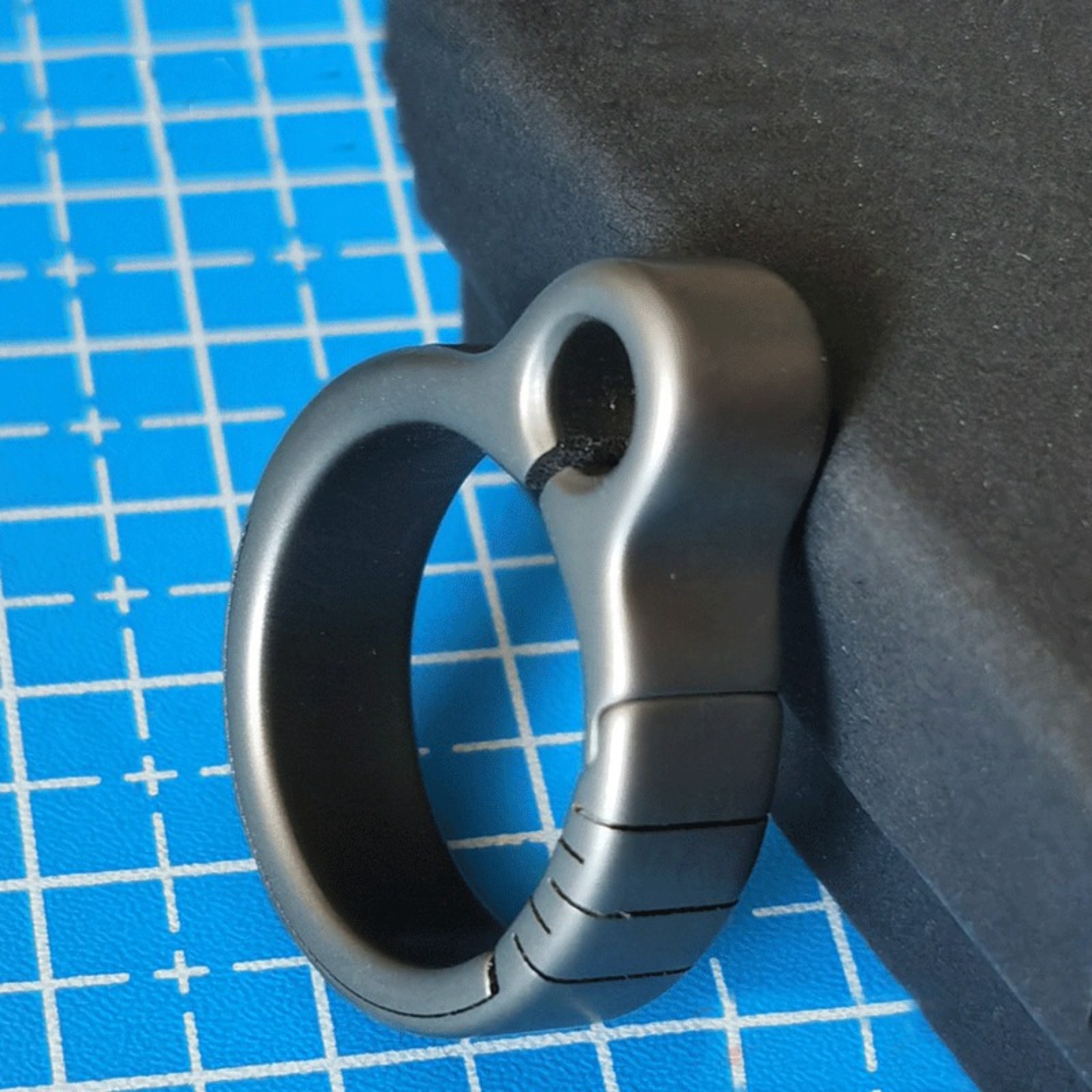 Frameless Safety Leisure Finger Ring Slingshots Titanium Shooting Catapult EDC