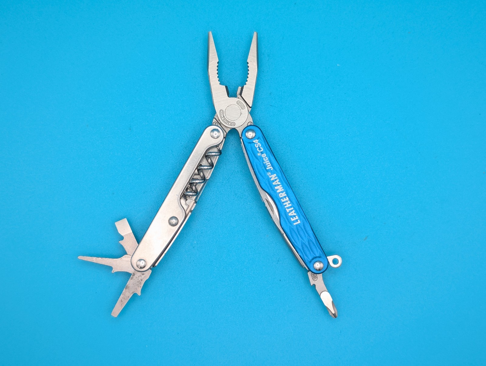 Leatherman Juice CS4 Multi Tool! Retired! COLUMBIA BLUE!
