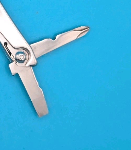 Leatherman Rev 3.8″ Multi-Tool, Stainless! *SOME RUST ON ITEM*