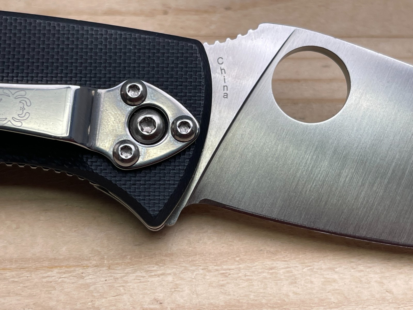 Spyderco Tenacious Folding Pocket Knife 8Cr13MoV Straight Edge Blade – Very Nice