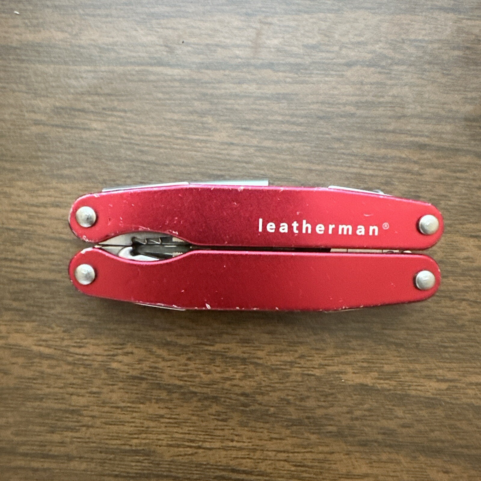 Retired Red Gen 1 Pat pending Leatherman Juice C2 Multitool w/nylon pouch.