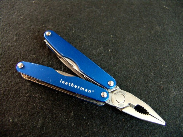 LEATHERMAN- -JUICE CS4 –DISCONTINUED–BLUE–MULTI TOOL–EXCELLENT
